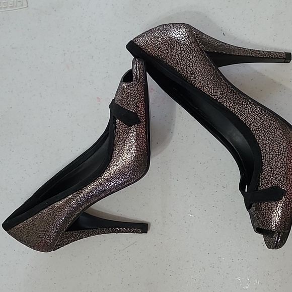 BCBGeneration peep toe heels size 9 - Picture 6 of 9